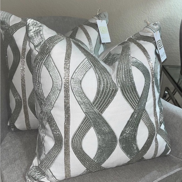COPY - 1-NWT CALLISTO HOME DECORATIVE PILLOW (Please read description for detai…